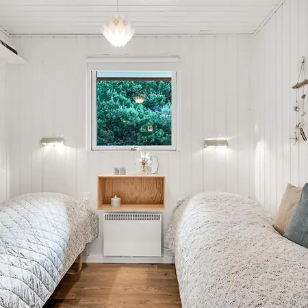 Feriehus Yngvy - 1-3km From The Sea By Interhome