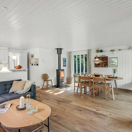 Feriehus Yngvy - 1-3km From The Sea By Interhome *