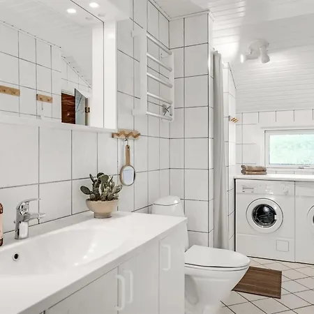 Prázdninový dům Yngvy - 1-3km From The Sea By Interhome