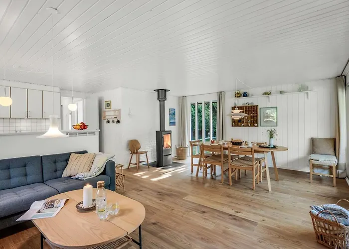 Feriehus Yngvy - 1-3km From The Sea By Interhome *